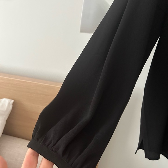 Brand new chiffon Vince Camino Black Blouse (M) - Picture 3 of 5